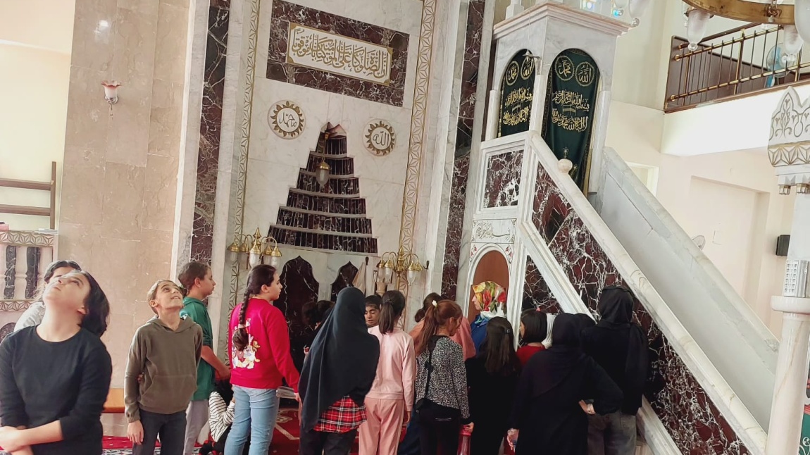 Vakti Kuşanmak Projesi kapsamında cami ziyareti gerçekleştirildi.